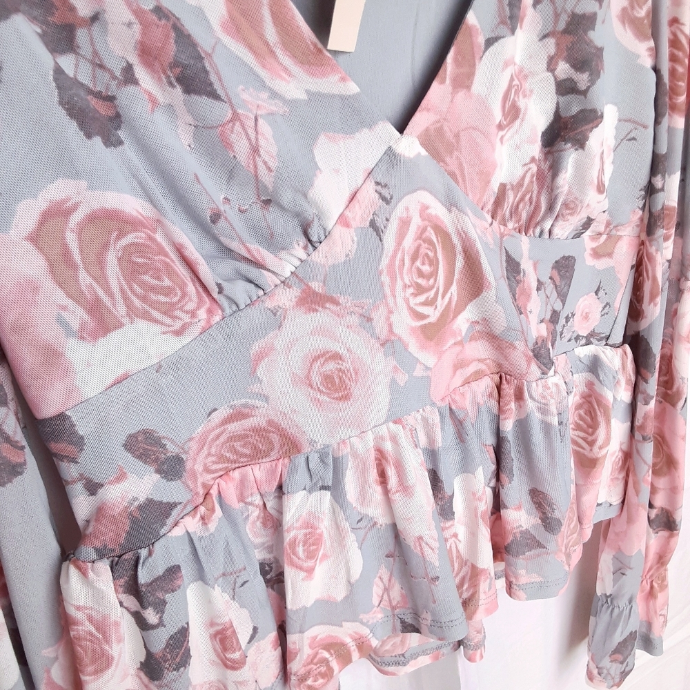 MIAMI Myley Floral Long Sleeve V-Neck Ruffled Sleeves Peplum Top Size Small - Picture 3 of 9